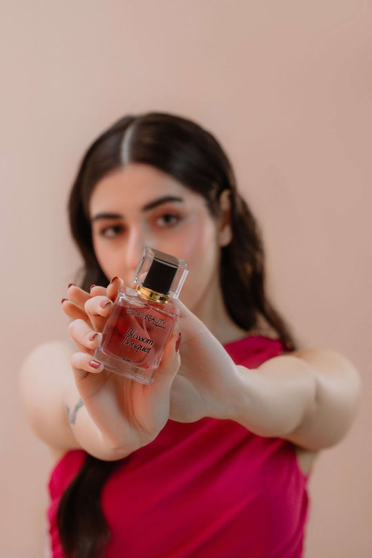Blossom Bouquet perfume notes: almond, coffee, tuberose, vanilla and praline